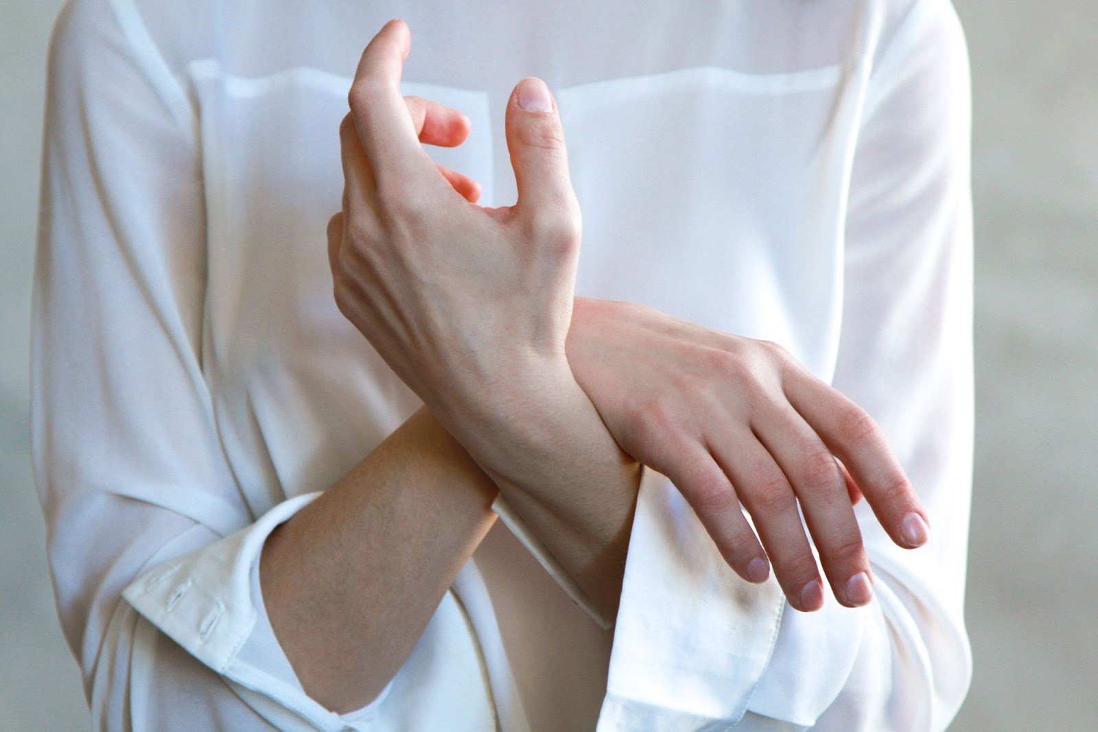 Guide To Dealing With Hairy Hands - Kenzzi